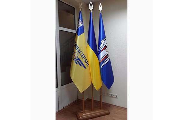 напольные флаги с лого производство